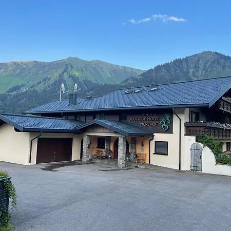 Boutique Herzhof - Garni-appartements - Adults Only 4* Riezlern