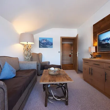 Szálloda Boutique Herzhof - Garni-appartements - Adults Only Riezlern